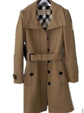 Burberry Black, White and Gray Checkered Lining Coat